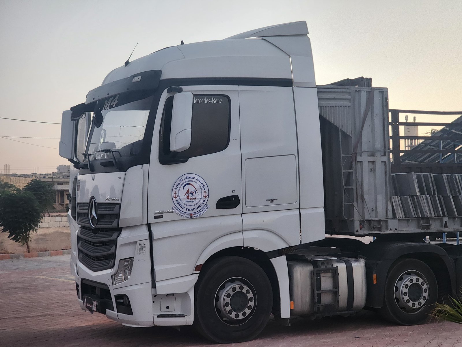 الشحن البحري  والبري 360